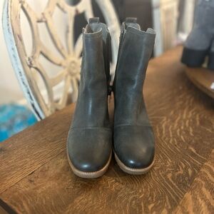 Sorel Women's Dark Gray Ankle Boots